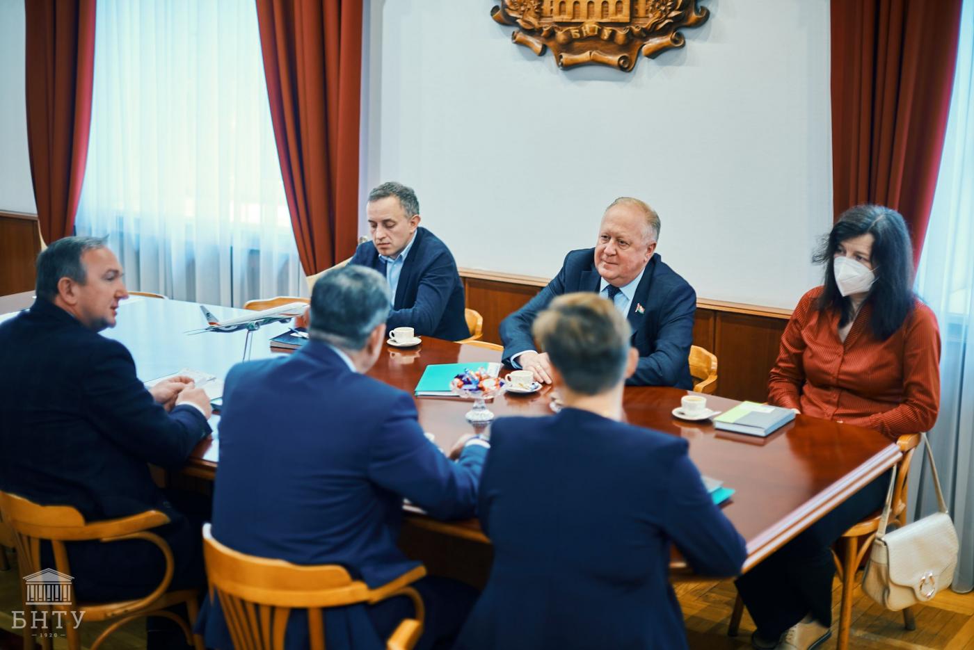 Комиссия по контролю за ходом подготовки и проведения вступительных испытаний в 2021 году посетила БНТУ